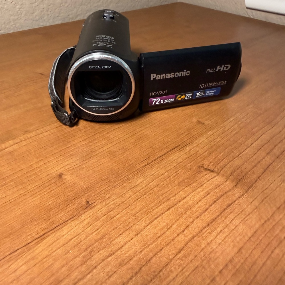 Panasonic HC-V201 Full
HD Video Camcorder
10MP 72x Zoom With Battery - Picture 3 of 14